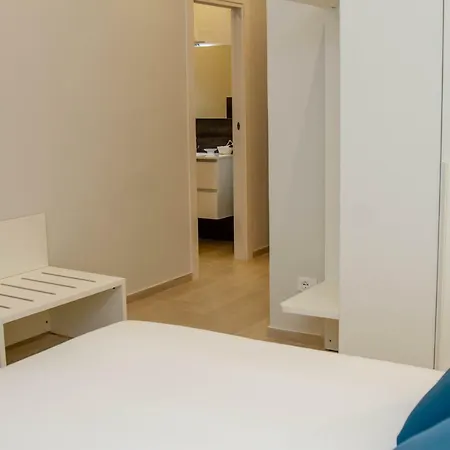 Le Del Corso Syracuse