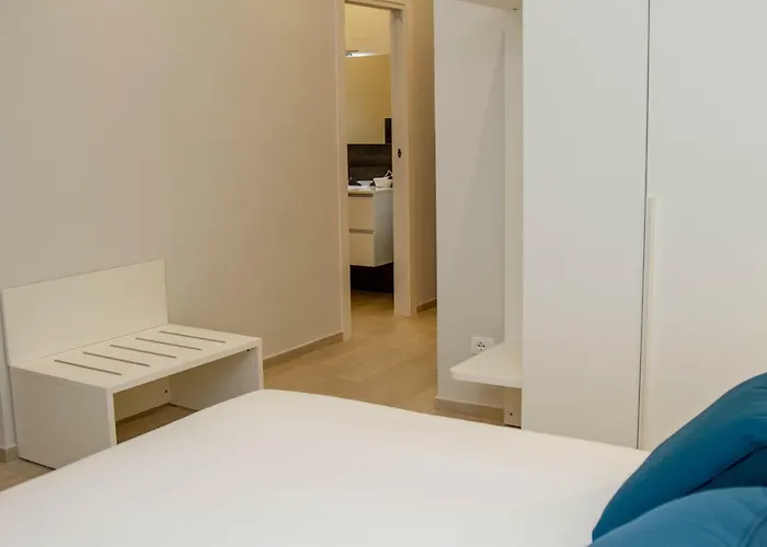 Le Del Corso Syracuse